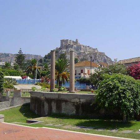 Hotel Mediterraneo Roccella Ionica Bagian luar foto