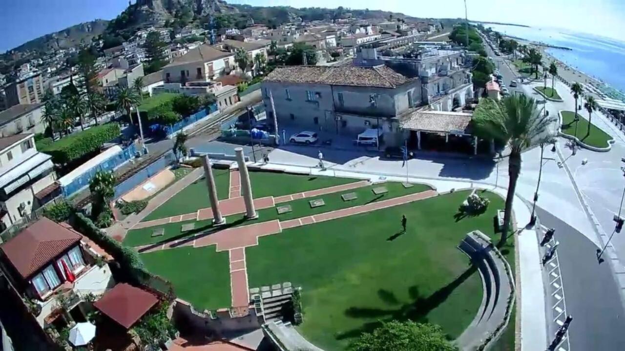 Hotel Mediterraneo Roccella Ionica Bagian luar foto