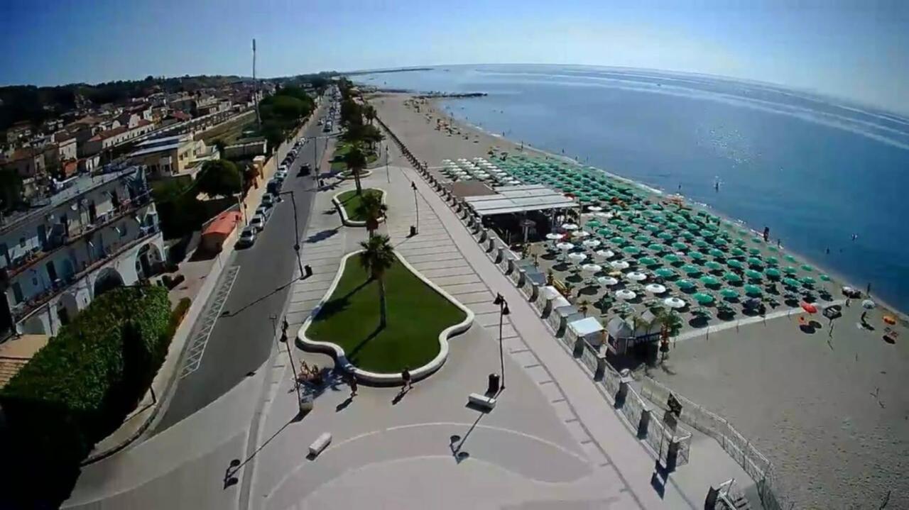 Hotel Mediterraneo Roccella Ionica Bagian luar foto