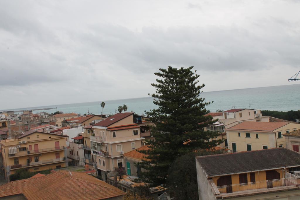 Hotel Mediterraneo Roccella Ionica Ruang foto