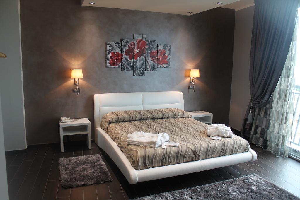 Hotel Mediterraneo Roccella Ionica Ruang foto