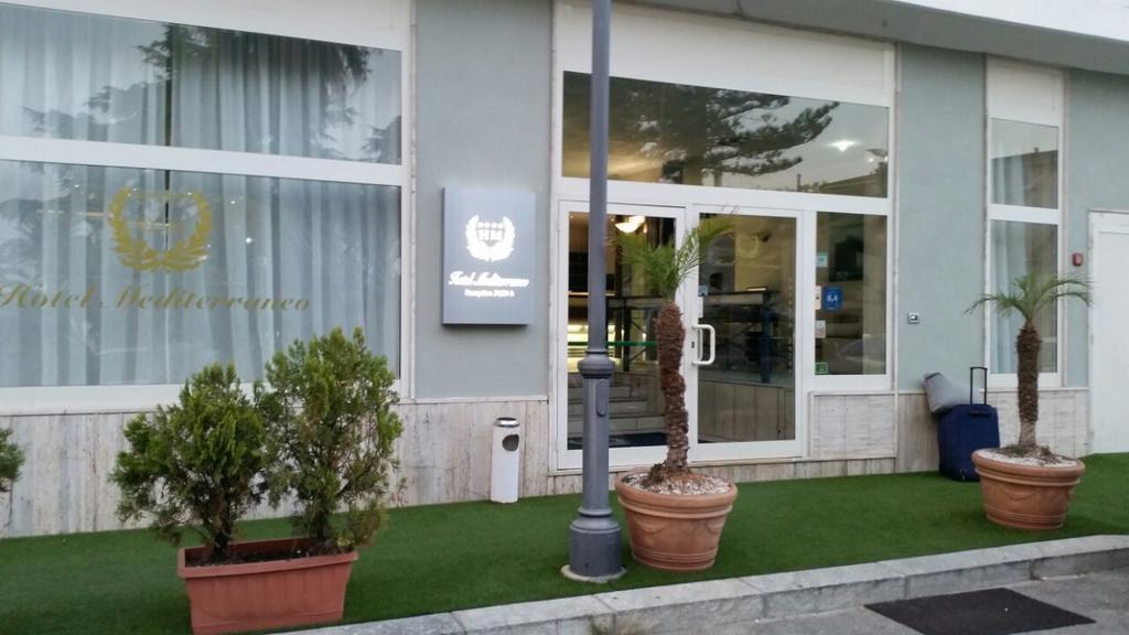 Hotel Mediterraneo Roccella Ionica Bagian luar foto