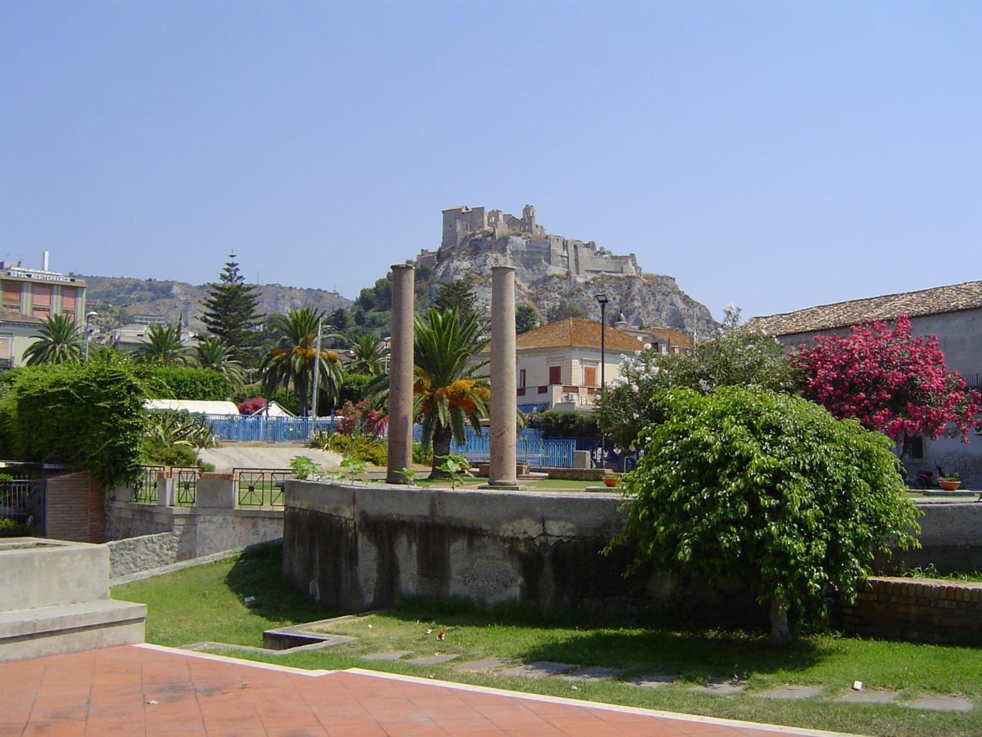 Hotel Mediterraneo Roccella Ionica Bagian luar foto