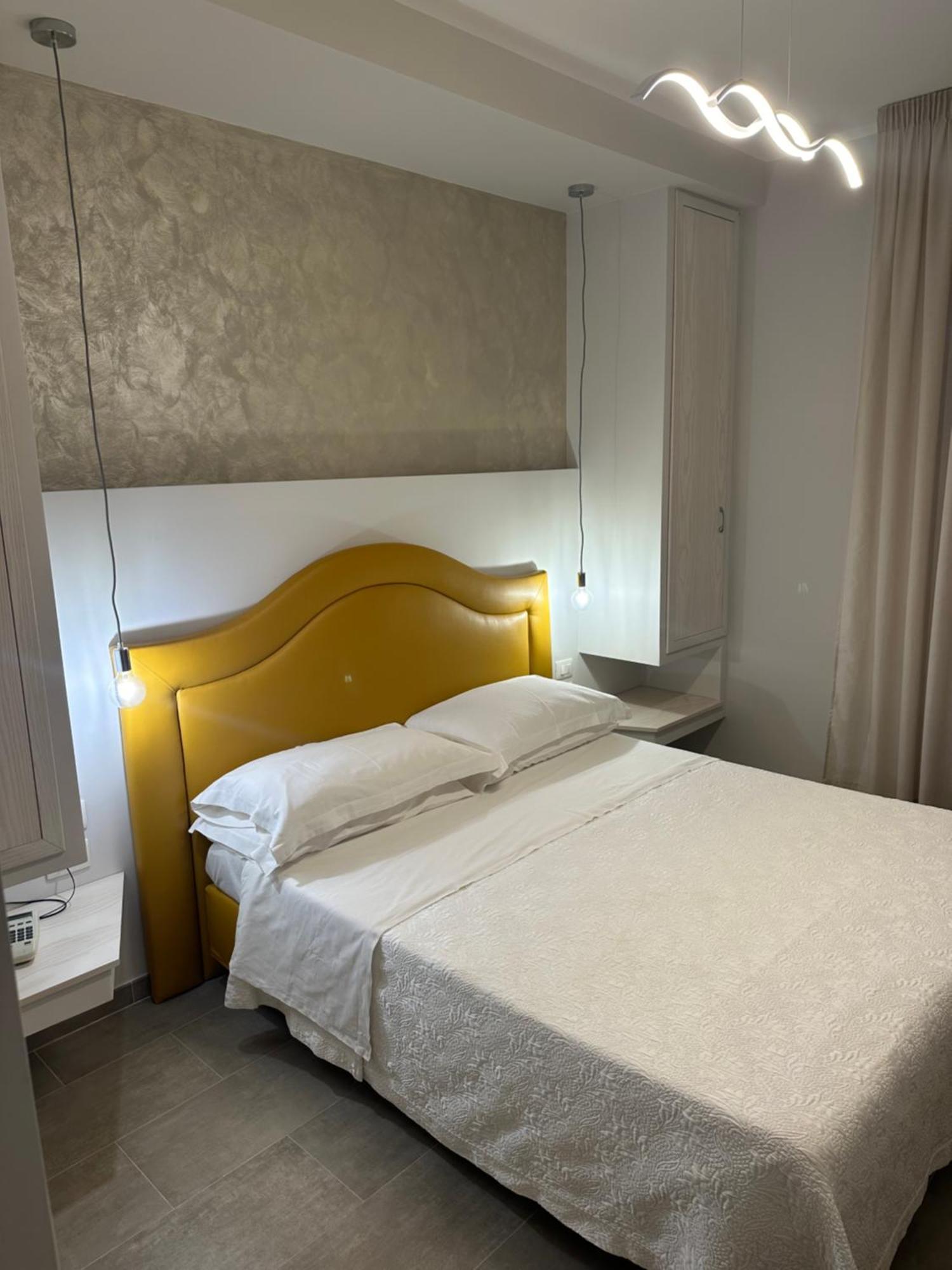Hotel Mediterraneo Roccella Ionica Bagian luar foto