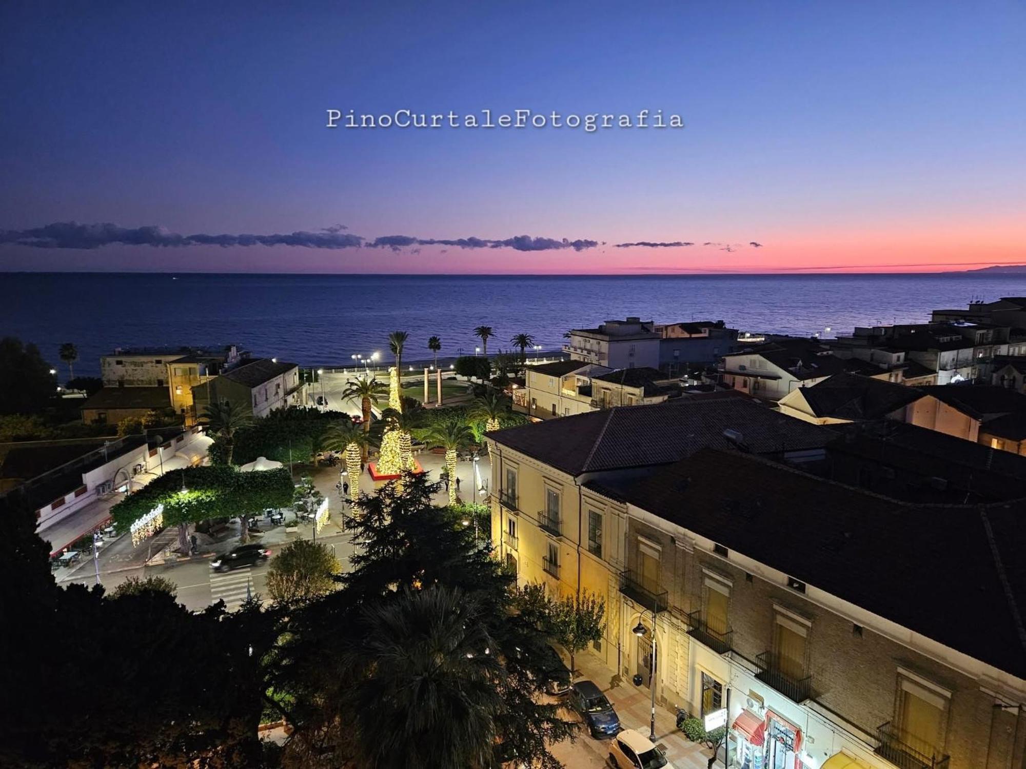 Hotel Mediterraneo Roccella Ionica Bagian luar foto
