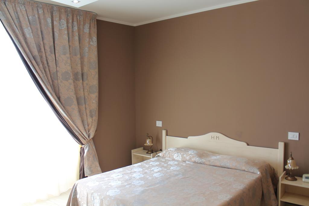 Hotel Mediterraneo Roccella Ionica Bagian luar foto