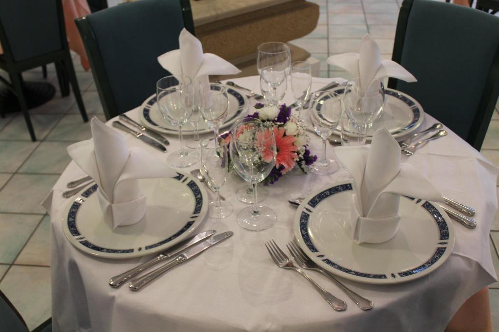 Hotel Mediterraneo Roccella Ionica Bagian luar foto