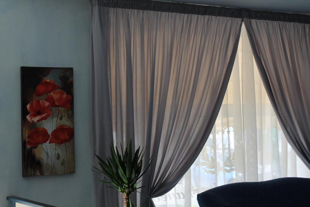 Hotel Mediterraneo Roccella Ionica Bagian luar foto