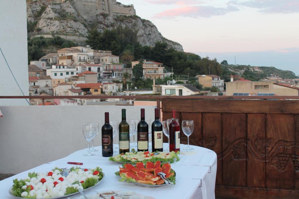 Hotel Mediterraneo Roccella Ionica Bagian luar foto