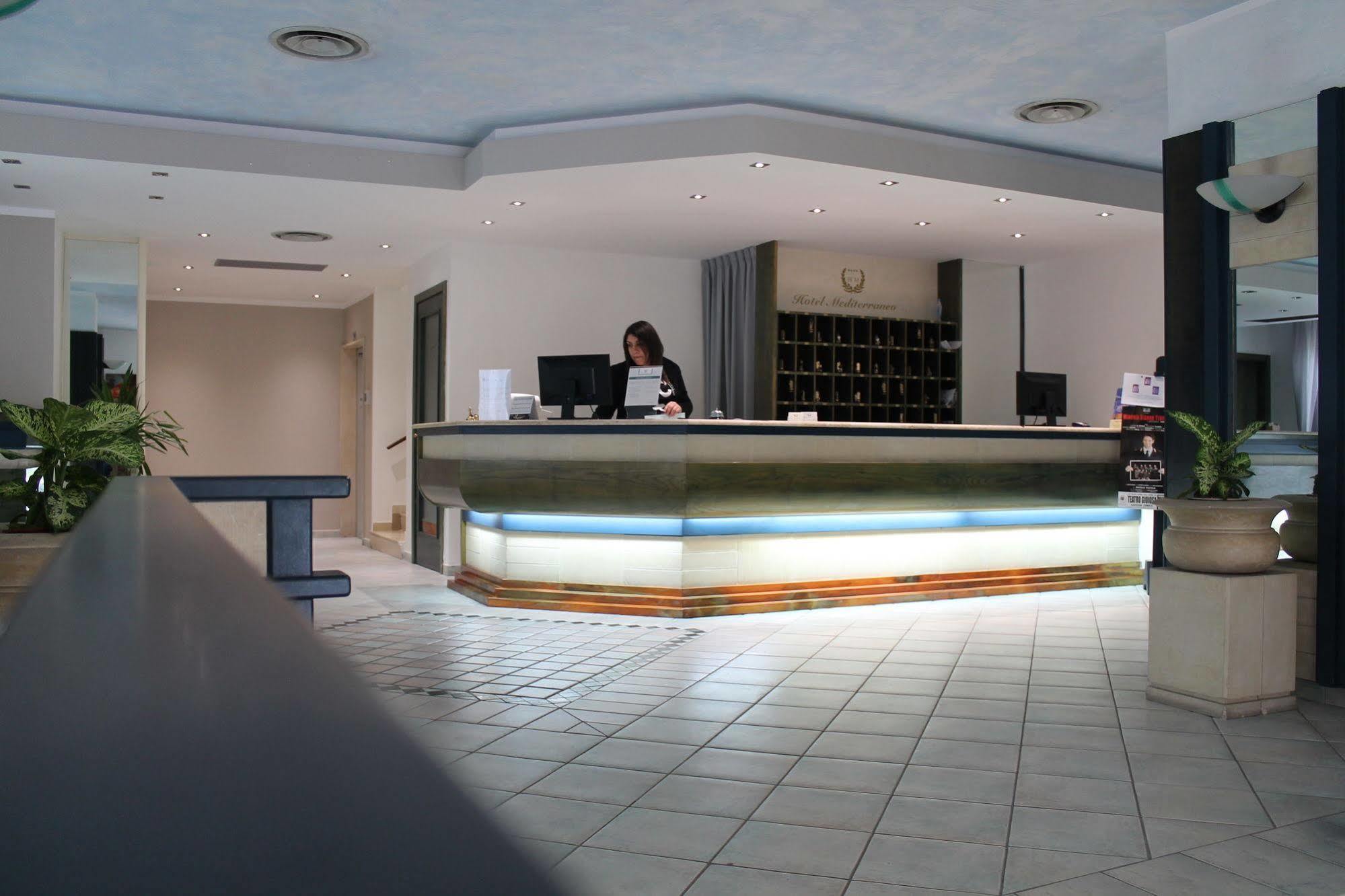Hotel Mediterraneo Roccella Ionica Bagian luar foto