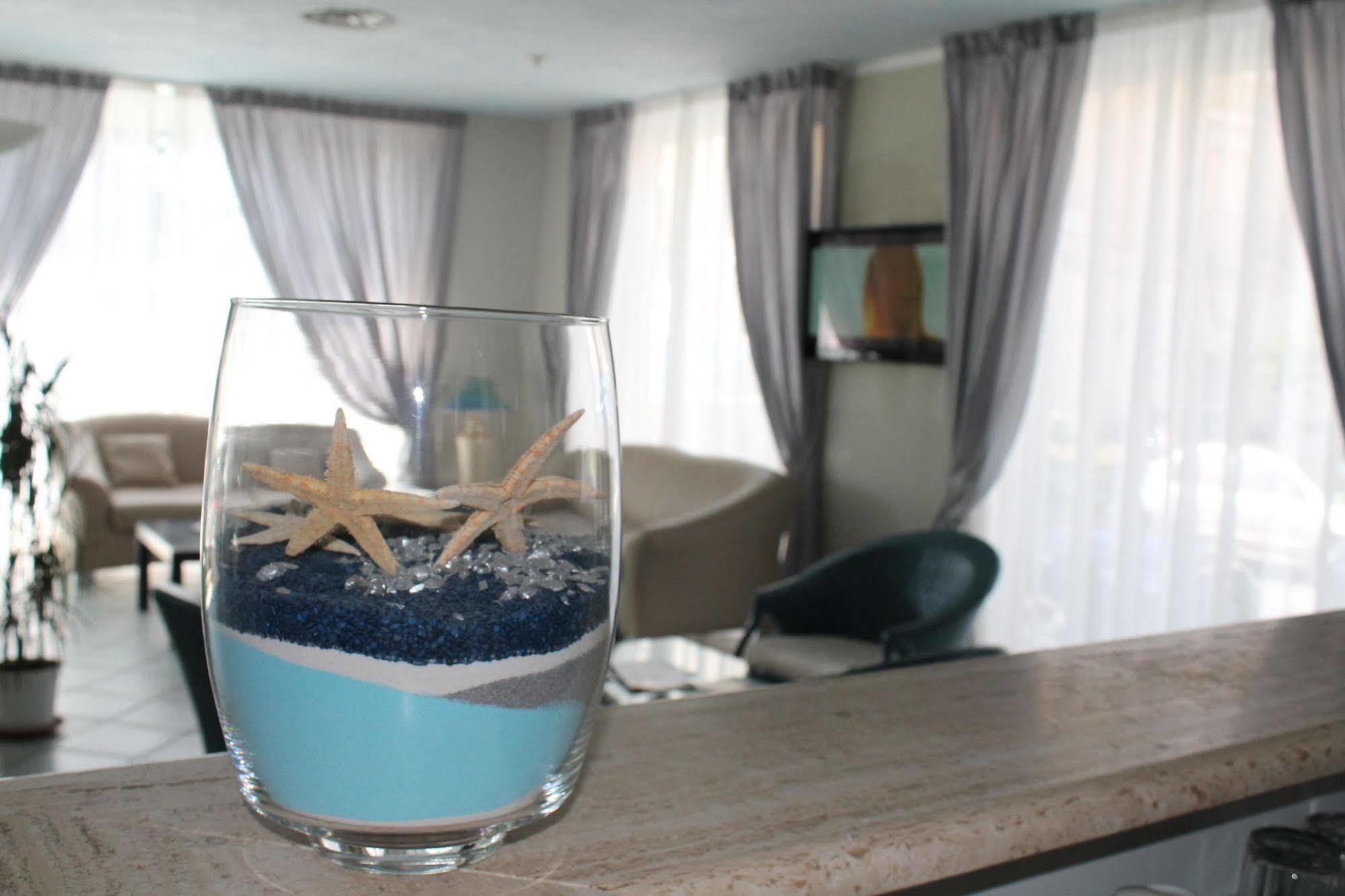 Hotel Mediterraneo Roccella Ionica Bagian luar foto