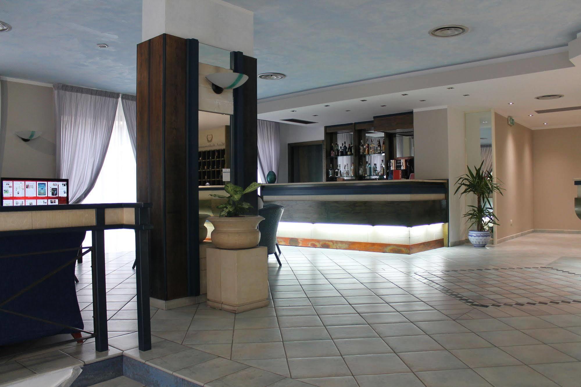 Hotel Mediterraneo Roccella Ionica Bagian luar foto
