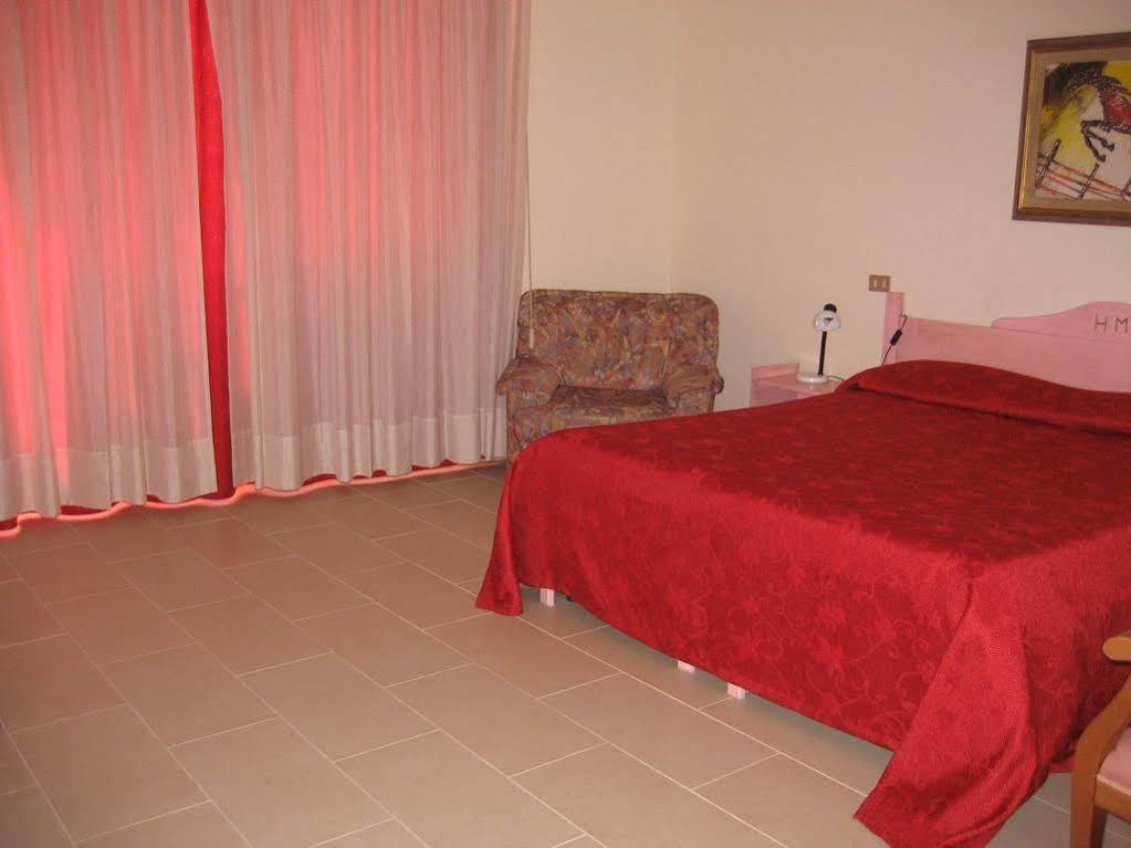 Hotel Mediterraneo Roccella Ionica Bagian luar foto